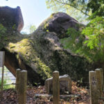 丸山神社のふな岩（境内側から撮影）