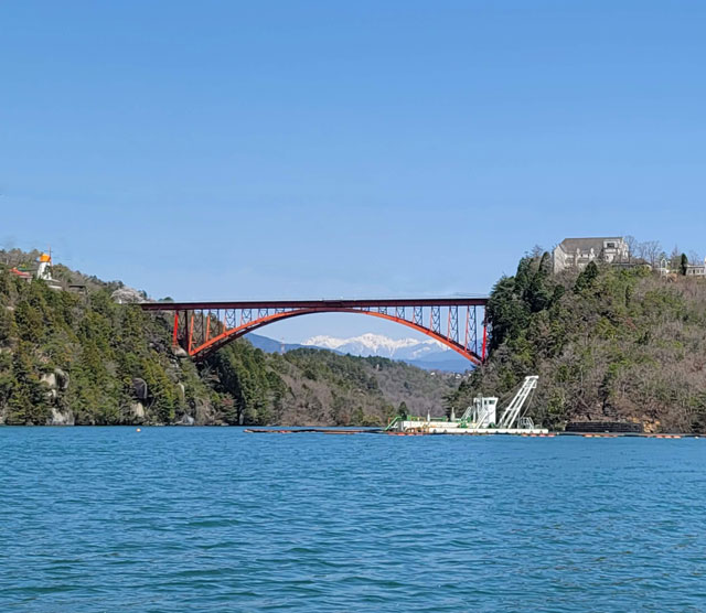 恵那峡大橋と中央アルプス
